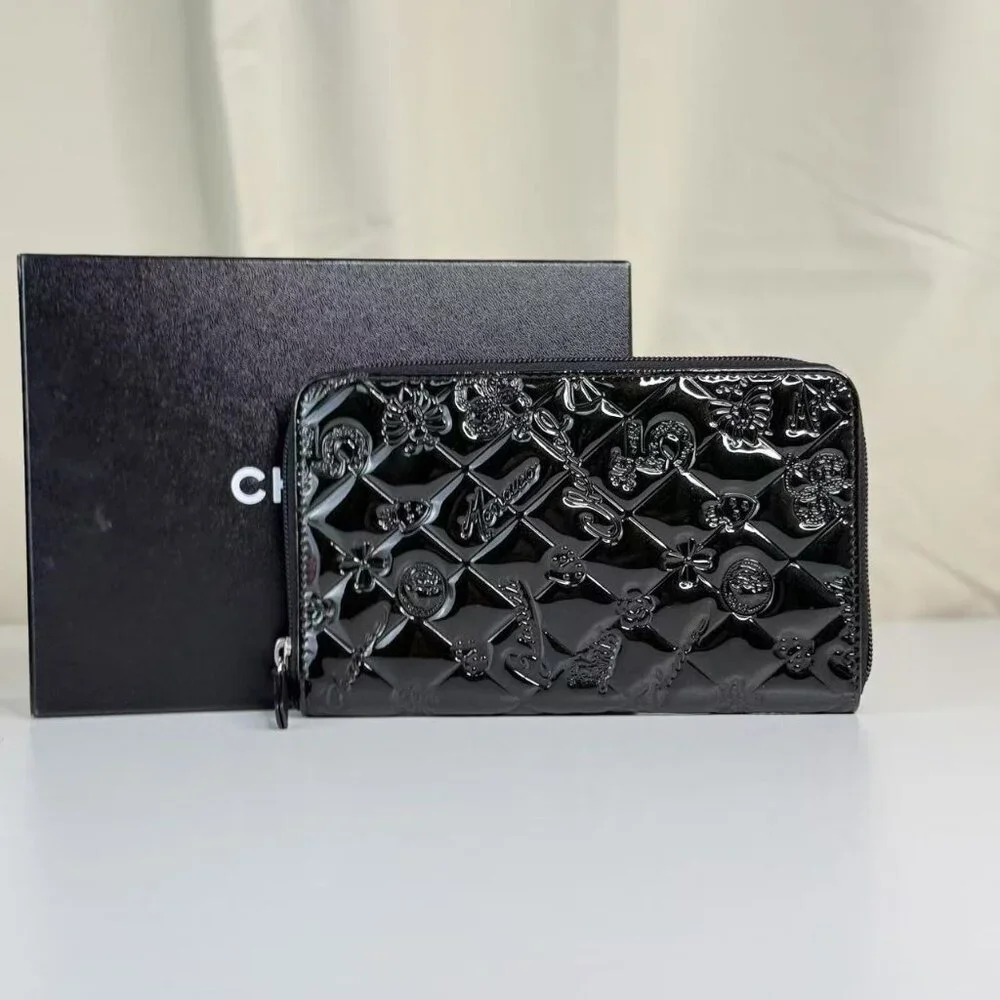 Chanel Black Large Wallet Elegant Design & Functional Features for Everyday Use